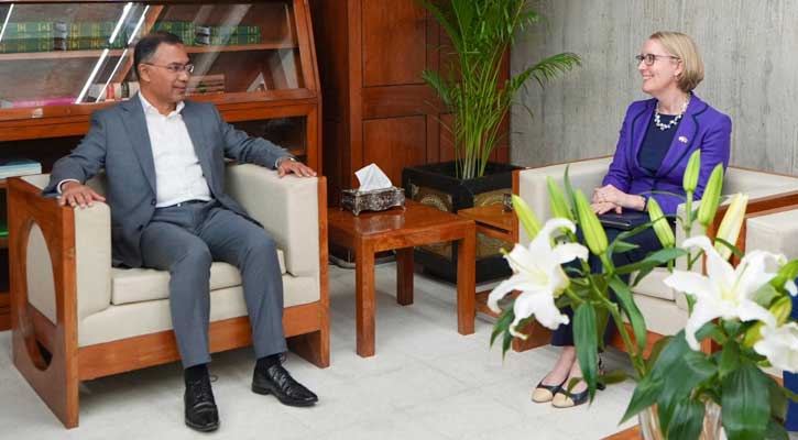 প্রধানমন্ত্রী সঙ্গে যুক্তরাজ্যের হাইকমিশনার সৌজন্য সাক্ষাৎ