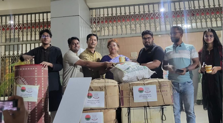 ছাত্রদলের পক্ষ থেকে ছাত্রী হলে একাধিক উপহার সামগ্রী বিতরণ