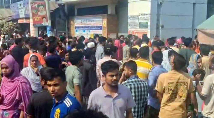 ভূমিকম্পে হুড়োহুড়ি করে নামতে গিয়ে তিন শতাধিক শ্রমিক আহত