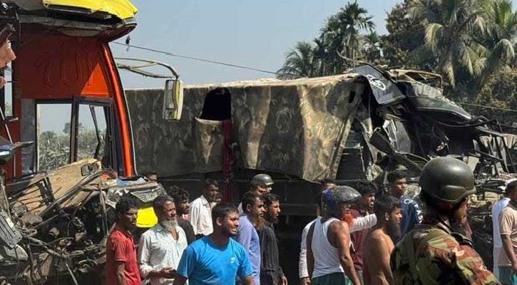 ময়মনসিংহে সেনাবাহিনীর ট্রাক ও যাত্রীবাহী বাসের সংঘর্ষ, নিহত ২