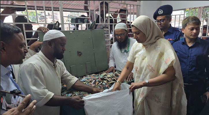 পাগলা মসজিদের দানবাক্সে মিললো ৩২ বস্তা টাকা