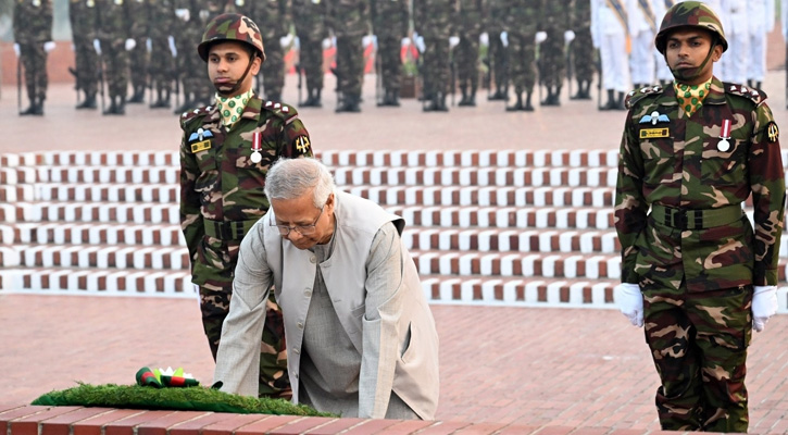 বিজয় দিবসে বীর শহীদদের প্রতি প্রধান উপদেষ্টার শ্রদ্ধা