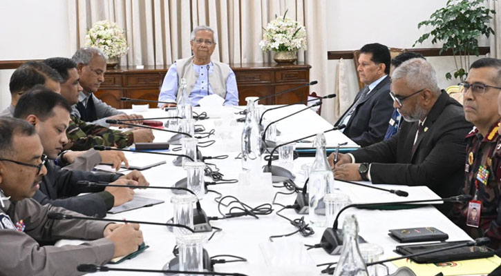 যেকোনো পরিস্থিতিতে আইনশৃঙ্খলা নিয়ন্ত্রণে রাখার নির্দেশ প্রধান উপদেষ্টার