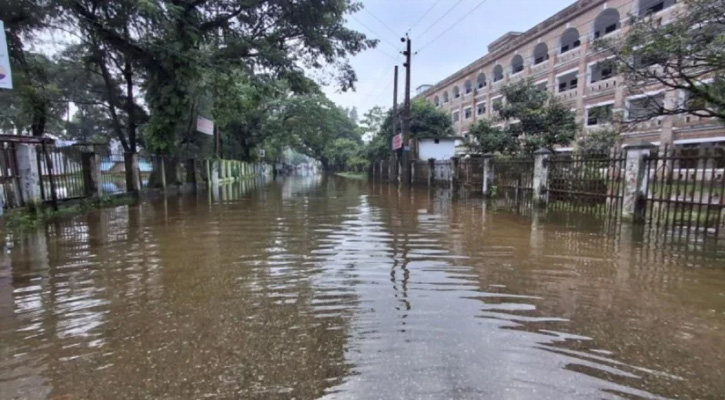 নোয়াখালীর ছয় উপজেলায় জলাবদ্ধতা, পানিবন্দি দুই লাখের বেশি মানুষ