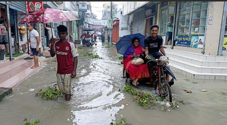 সাগরে নিম্নচাপের প্রভাবে পানিতে ভাসছে মোরেলগঞ্জ