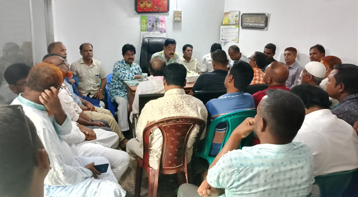 সিরাজগঞ্জে পাঁচিলা ব্রিজের পাশে প্রকাশ্যে চোরাই পণ্যের ব্যবসা