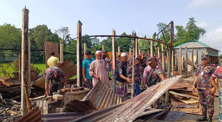নালিতাবাড়ীতে ভয়াবহ অগ্নিকাণ্ডে ৫ দোকান পুড়ে ছাই