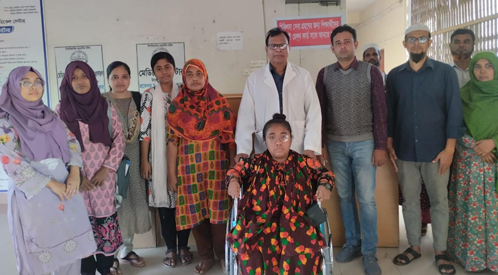 যবিপ্রবির শারীরিক প্রতিবন্ধী শিক্ষার্থী সাজিয়াকে হুইলচেয়ার প্রদান