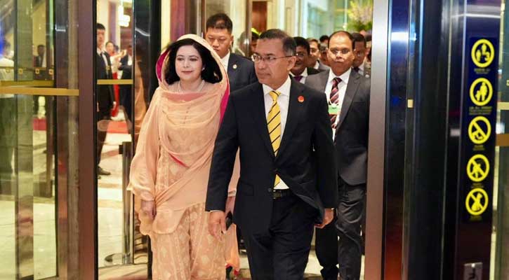 চীনের দালিয়ান থেকে বেইজিংয়ের পথে প্রধানমন্ত্রী