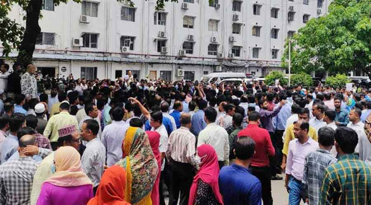 সচিবালয়ে টানা চতুর্থ দিনের মতো কর্মচারীদের বিক্ষোভ