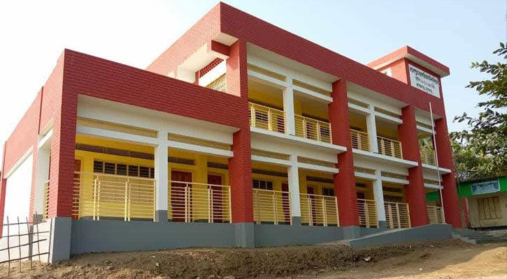আড়াইটায় ছুটি হয় অধিকাংশ প্রাথমিক বিদ্যালয়ে