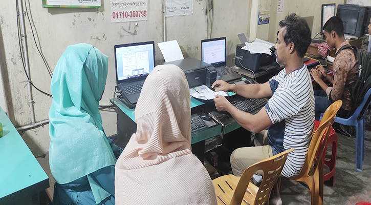 জয়পুরহাটে বয়স জটিলতার কারণে ষষ্ঠ শ্রেণিতে অনলাইনে ভর্তি সংকটে শত শত শিক্ষার্থী