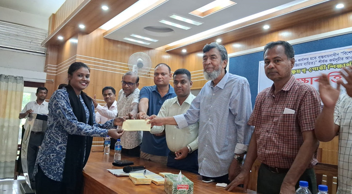 পীরগঞ্জে ৭৩ জন ক্ষুদ্র নৃ-গোষ্ঠীর শিক্ষার্থীর মাঝে শিক্ষাবৃত্তি প্রদান