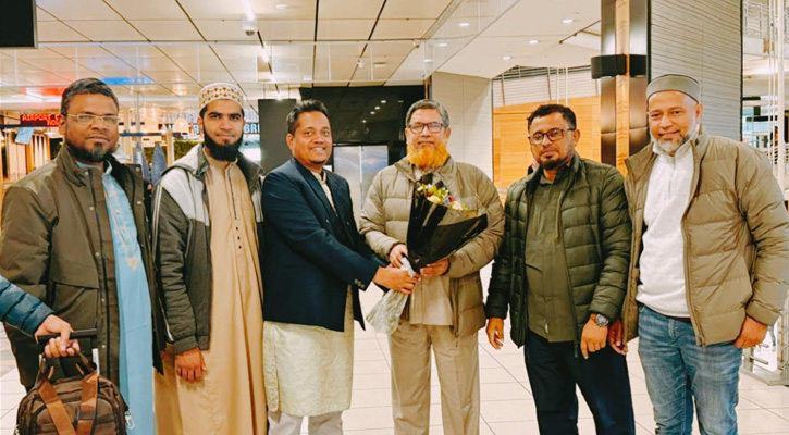 দক্ষিণ আফ্রিকার বিমানবন্দরে মাওলানা মো. শাহজাহানকে ফুল দিয়ে বিদায়