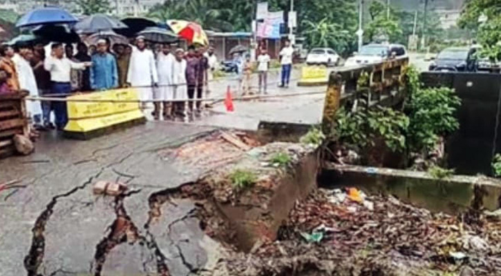 যে কোনো মুহূর্তে ভেঙে পড়তে পারে চট্টগ্রামের শীতল ঝরনা ব্রিজ