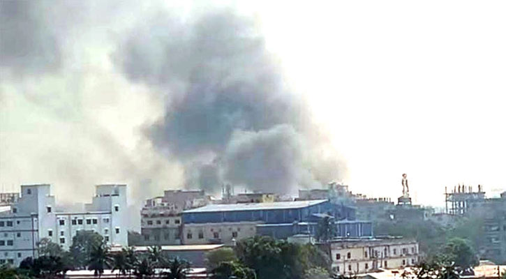 টঙ্গীতে তুলার গুদামে ভয়াবহ আগুন, নিয়ন্ত্রণে ৮ ইউনিট