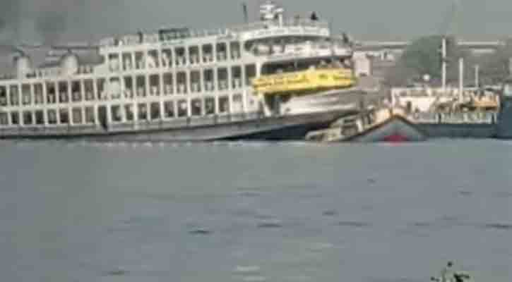 বুড়িগঙ্গা নদীতে লঞ্চের ধাক্কায়  ডুবল বাল্কহেড