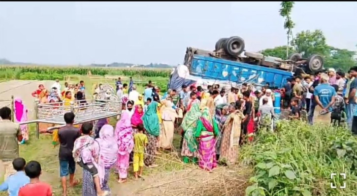 লালমনিরহাটে নিয়ন্ত্রণ হারিয়ে উল্টে গেল ট্রাক, চাপা পড়ে কৃষকের মৃত্যু