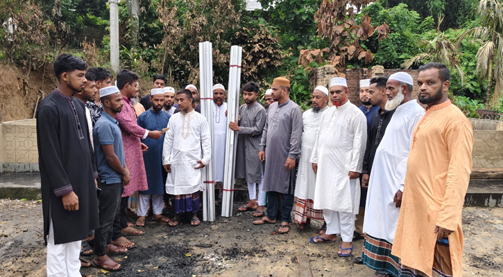 অগ্নিকাণ্ডে ক্ষতিগ্রস্ত পরিবারের পাশে স্বেচ্ছাসেবক দল নেতা নূর উদ্দিন রাজু