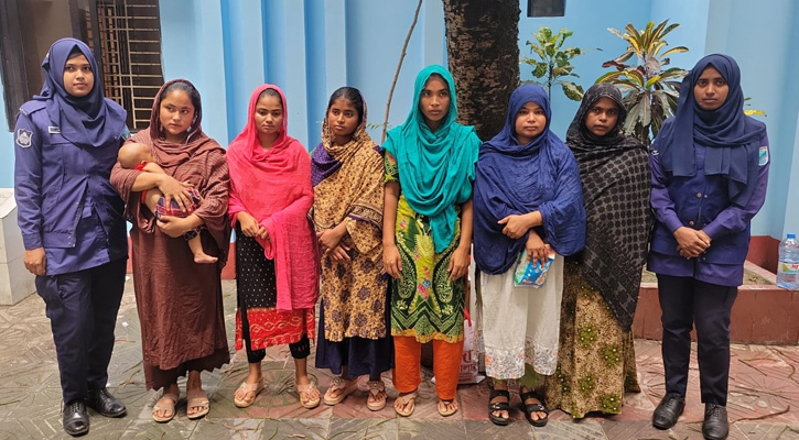 চলতি বাসে গল্পের ছলে নারীর গলার চেইন চুরির চেষ্টা, গ্রেপ্তার ৬
