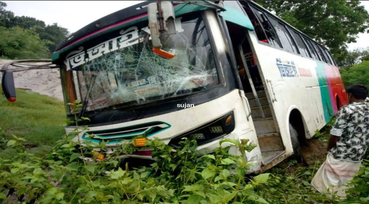 ঠাকুরগাঁওয়ে বাসের ধাক্কায় প্রাণ গেল বাবা-মেয়ের