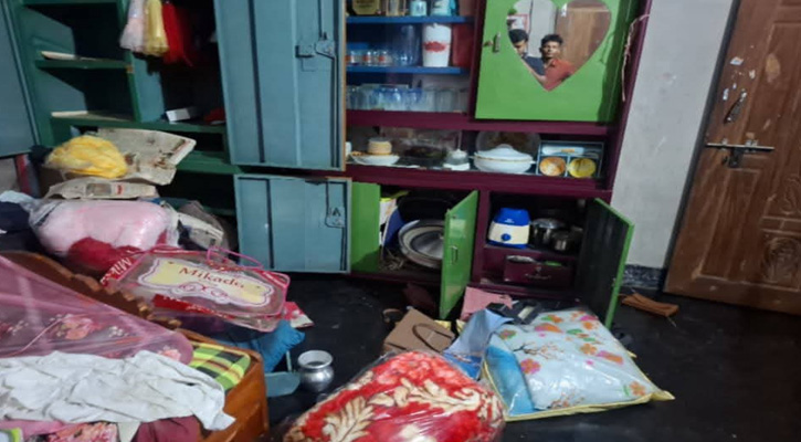 কিশোরগঞ্জের পাকুন্দিয়ায় ভয়াবহ ডাকাতি : অস্ত্রের মুখে জিম্মি করে ২২ লাখ টাকার মালামাল লুট