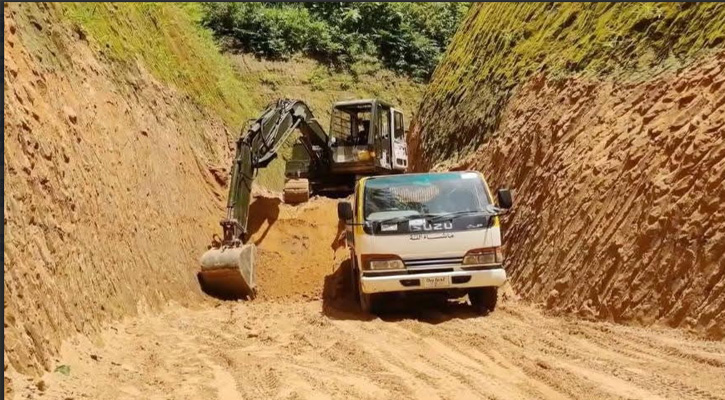 চট্টগ্রামে ১৫ বছরে পাহাড়খেখোর পেটে ৬৬টি 