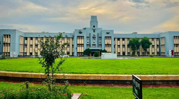 রাবিতে কমপ্লিট শাটডাউন  চলছে, শিক্ষক লাঞ্ছনার ঘটনার তদন্তে কমিটি গঠন