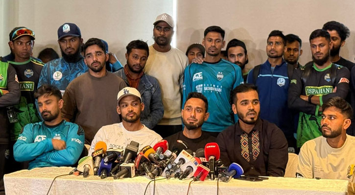 সব ধরনের ক্রিকেট বর্জনের ঘোষণা খেলোয়াড়দের