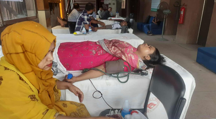 ডিআইইউতে রক্তাক্ত জুলাই স্মরণে স্বেচ্ছায় রক্তদান কর্মসূচি