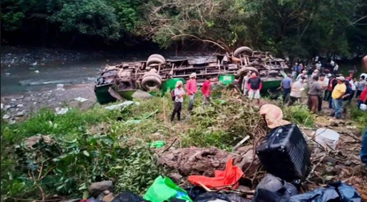 মেক্সিকোতে ভয়াবহ বাস দুর্ঘটনায় নিহত ১০,আহত ৩২