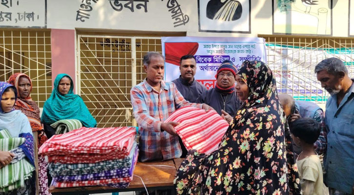তানোরে  শীতার্তদের মাঝে কম্বল বিতরণ