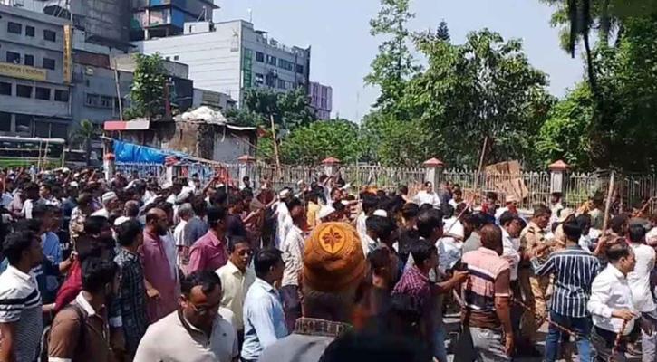 বায়তুল মোকাররম এলাকায় ব্যবসায়ী-হকার সংঘর্ষ