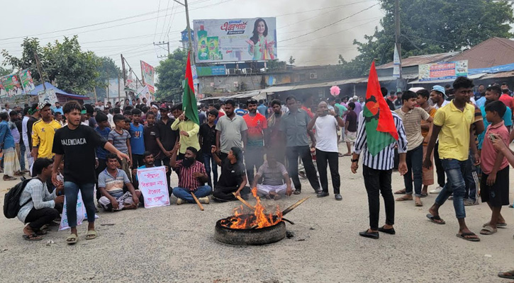 পাবনা-১ আসন পুনর্বহালের দাবিতে ঢাকা-পাবনা মহাসড়ক অবরোধ