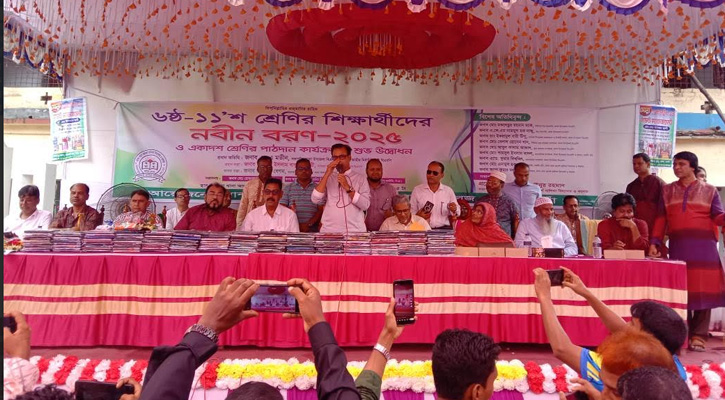 মান্দায় নবীন বরণ ও পাঠদান কার্যক্রমের উদ্বোধন
