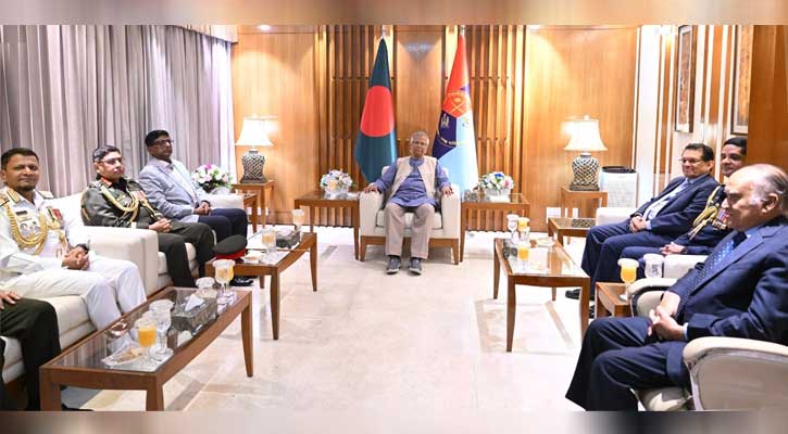 প্রধান উপদেষ্টার সঙ্গে তিন বাহিনীর প্রধানদের সৌজন্য সাক্ষাৎ