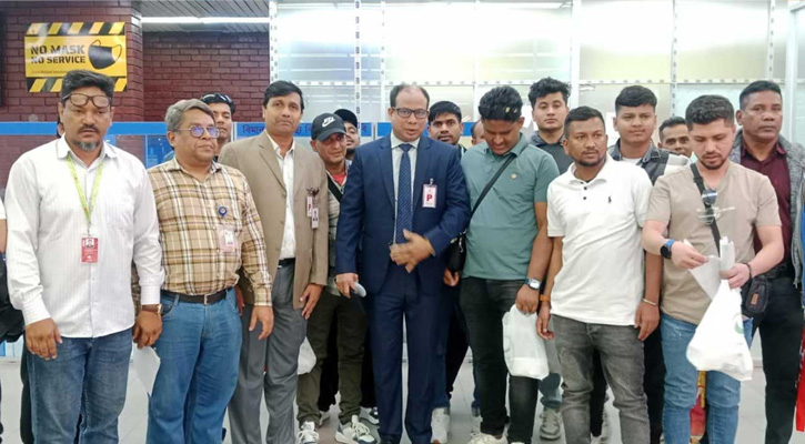 ইরান থেকে দেশে ফিরলেন আরও ৩২ বাংলাদেশি