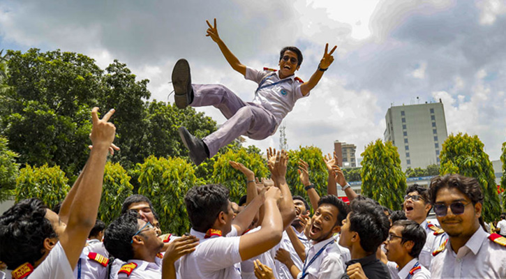 এসএসসি পরীক্ষায় জিপিএ-৫ পেয়েছেন ১ লাখ ৩৯ হাজার শিক্ষার্থী