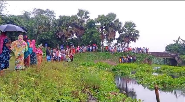 জীবননগরের সিংনগর বাওড়ের বাঁধ ভেঙে ভৈরব নদের পানি বৃদ্ধি, জনমনে আতঙ্ক