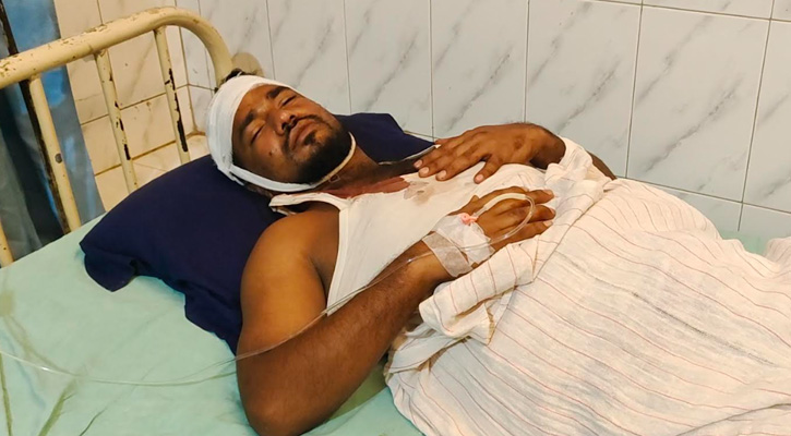 সন্ত্রাসী কর্মকাণ্ড ও মাদক ব্যবসায় বাধা দেওয়ায় যুবদল নেতাকে গুলি ও কুপিয়ে জখম