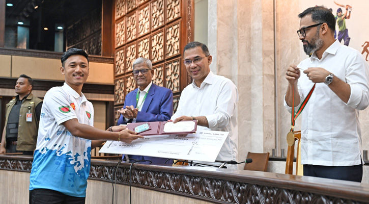 ক্রীড়া কার্ড ও ভাতা কার্যক্রম উদ্বোধন করলেন প্রধানমন্ত্রী