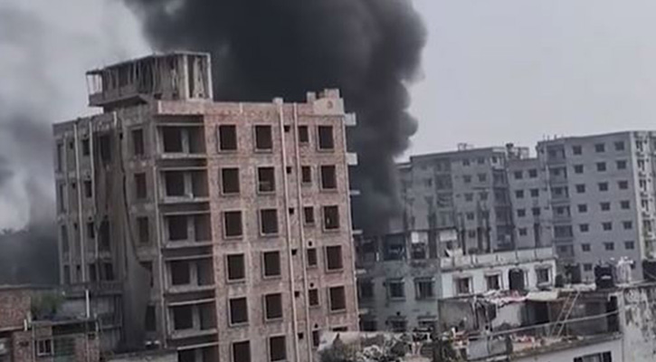 কেরানীগঞ্জে গ্যাসলাইট কারখানায় আগুন