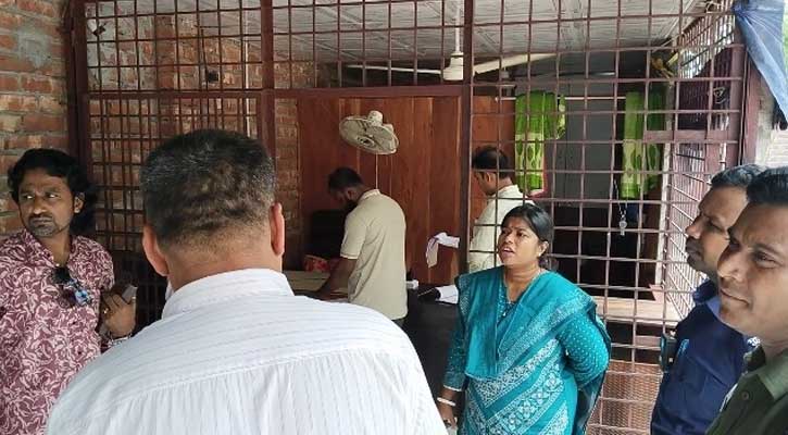 কোটচাঁদপুরে রুবি বেকারিতে ভ্রাম্যমাণ আদালতের অভিযান, ২০ হাজার টাকা জরিমানা