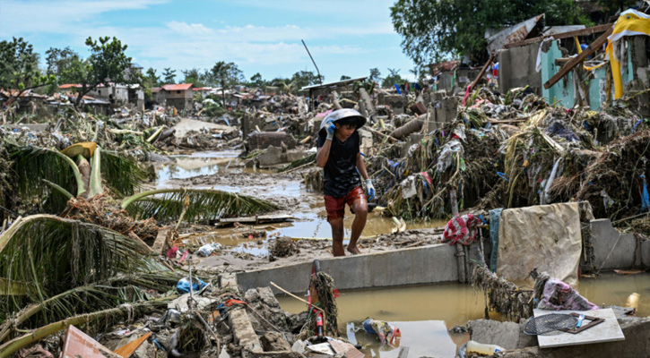 ফিলিপাইনে টাইফুন ‘কালমেগি’র তাণ্ডবে মৃতের সংখ্যা বেড়ে ১৪০