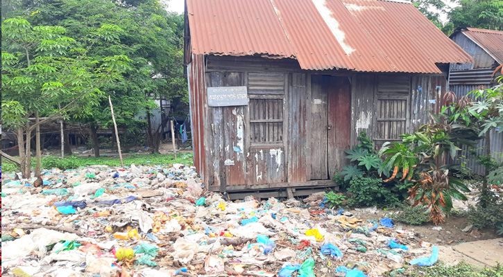 লৌহজংয়ে ডাকঘরের সামনে ময়লার ভাগার
