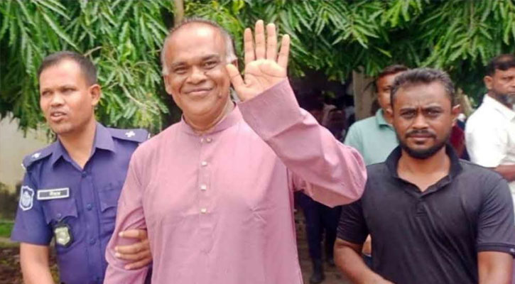 নড়াইলের লোহাগড়া পৌরসভার সাবেক মেয়র আশরাফুল কারাগারে