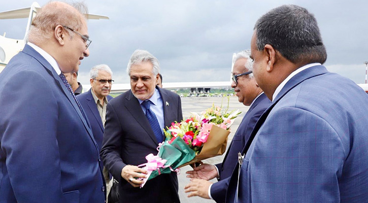 ঢাকায় পৌঁছেছেন পাকিস্তানের পররাষ্ট্রমন্ত্রী