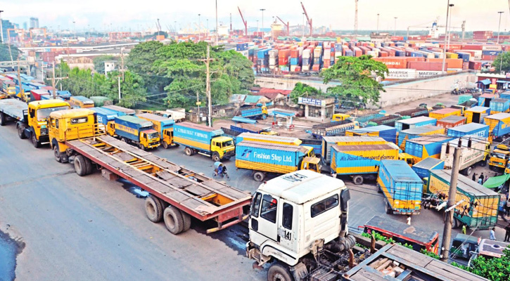 চট্টগ্রাম বন্দরে পণ্যবাহী গাড়ি চলাচল শুরু, ভারী যানবাহন ফি’র বর্ধিত ট্যারিফ স্থগিত