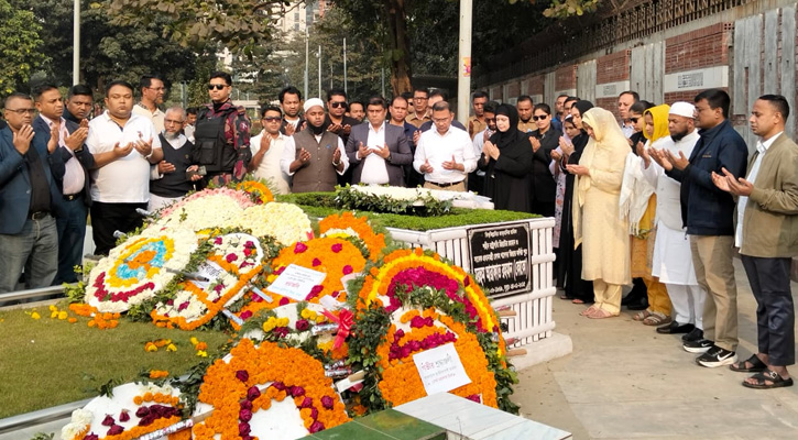 আরাফাত রহমান কোকোর কবর জিয়ারত করলেন তারেক রহমান