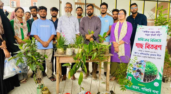পাবিপ্রবিতে প্লাস্টিকের বিনিময়ে গাছ, ব্যতিক্রমী উদ্যোগ গ্রীন ভয়েসের